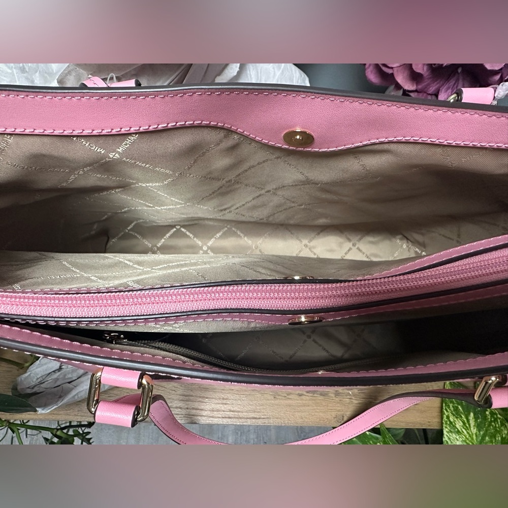 Michael Kors Sheila Carnation (Pink) Multi-Function Large Tote Bag. NWT. - Picture 9 of 10